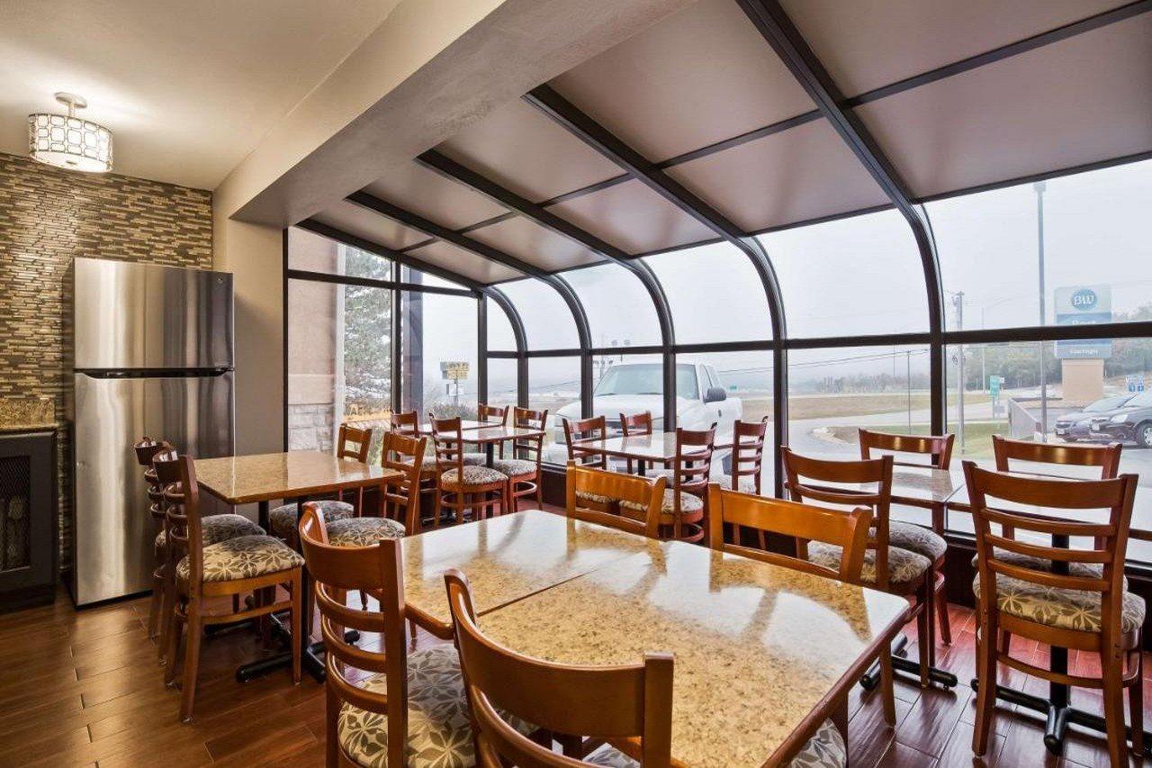 Best Western Coachlight Рола Екстериор снимка