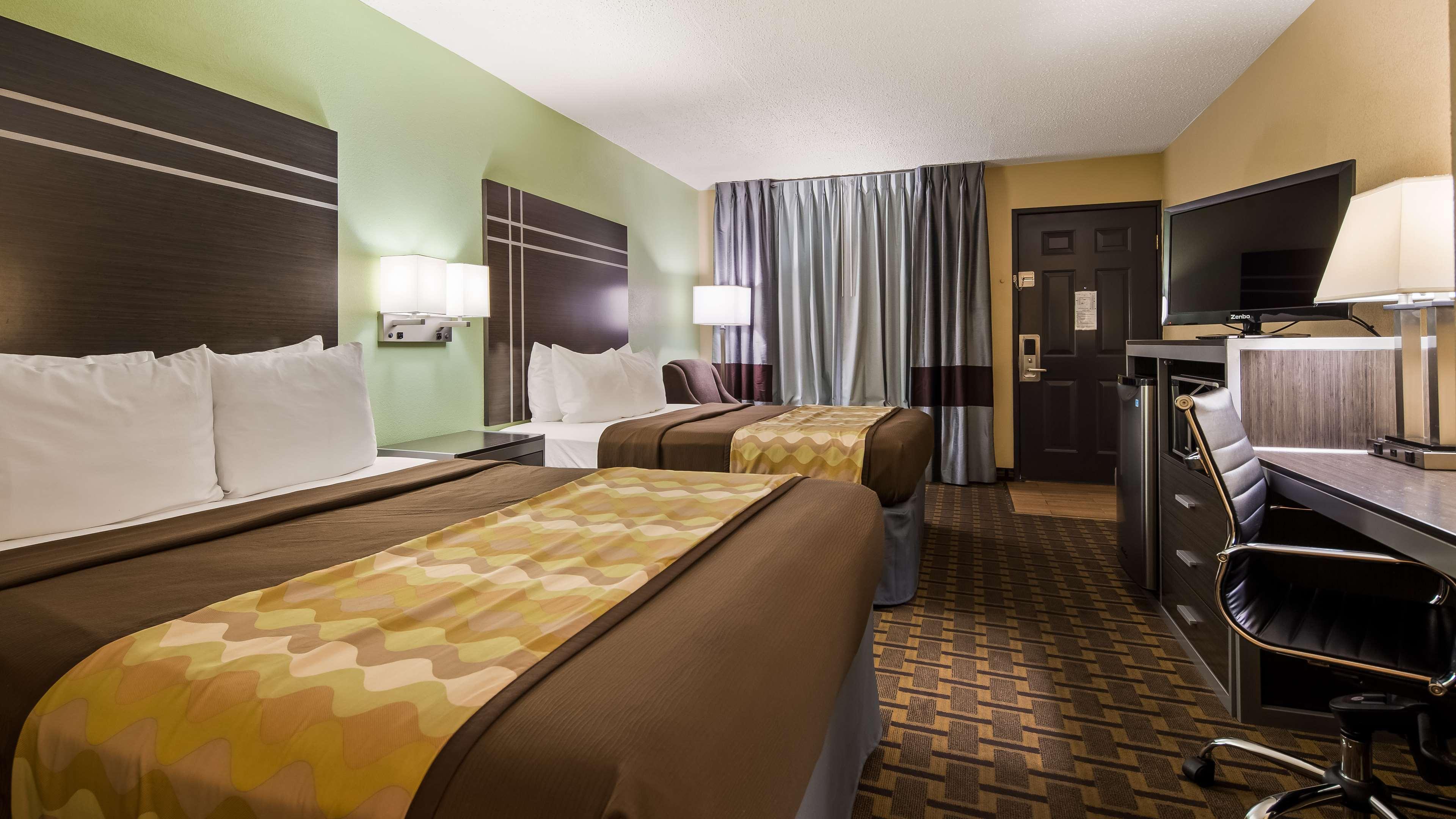 Best Western Coachlight Рола Екстериор снимка