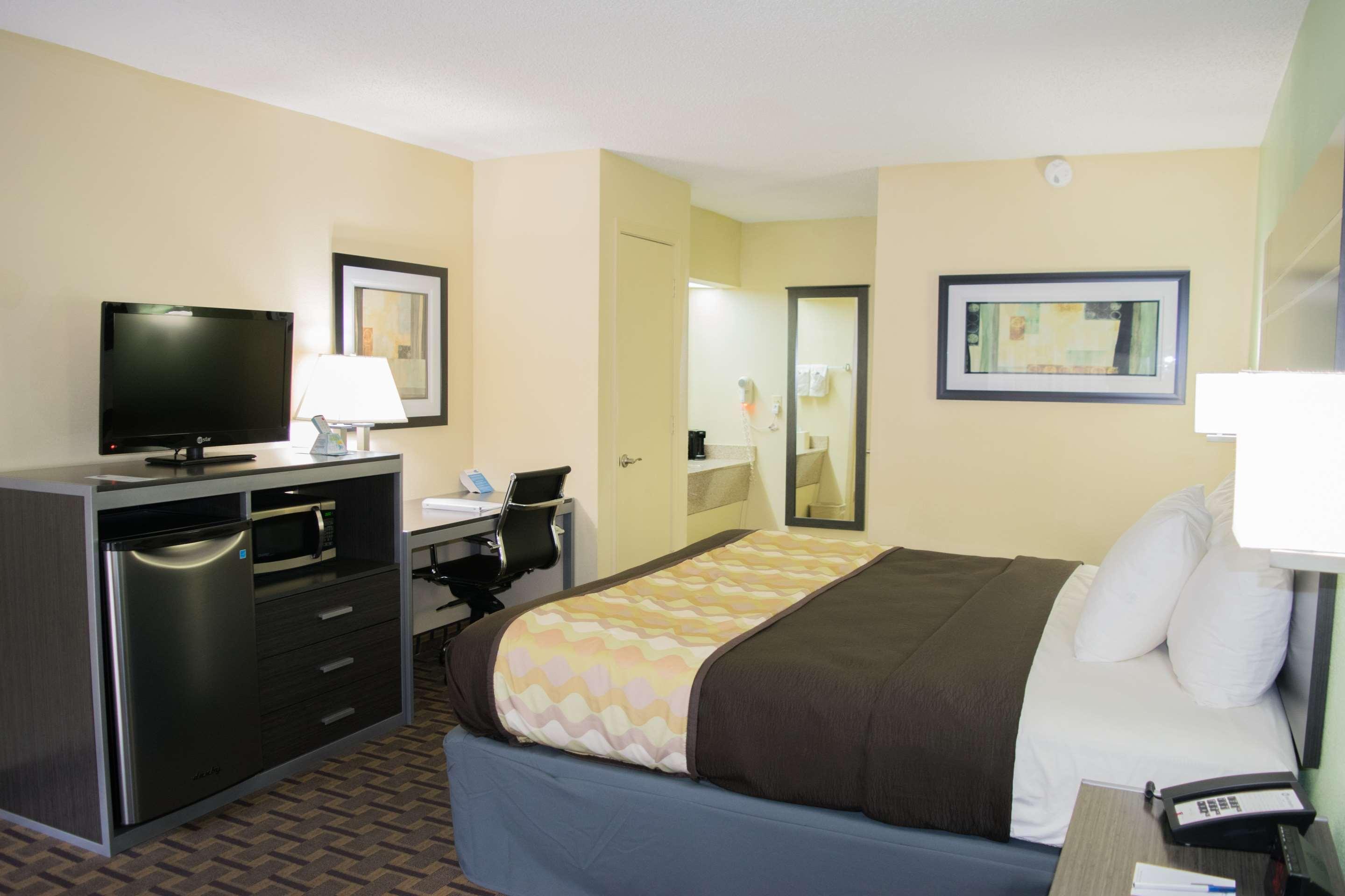 Best Western Coachlight Рола Екстериор снимка