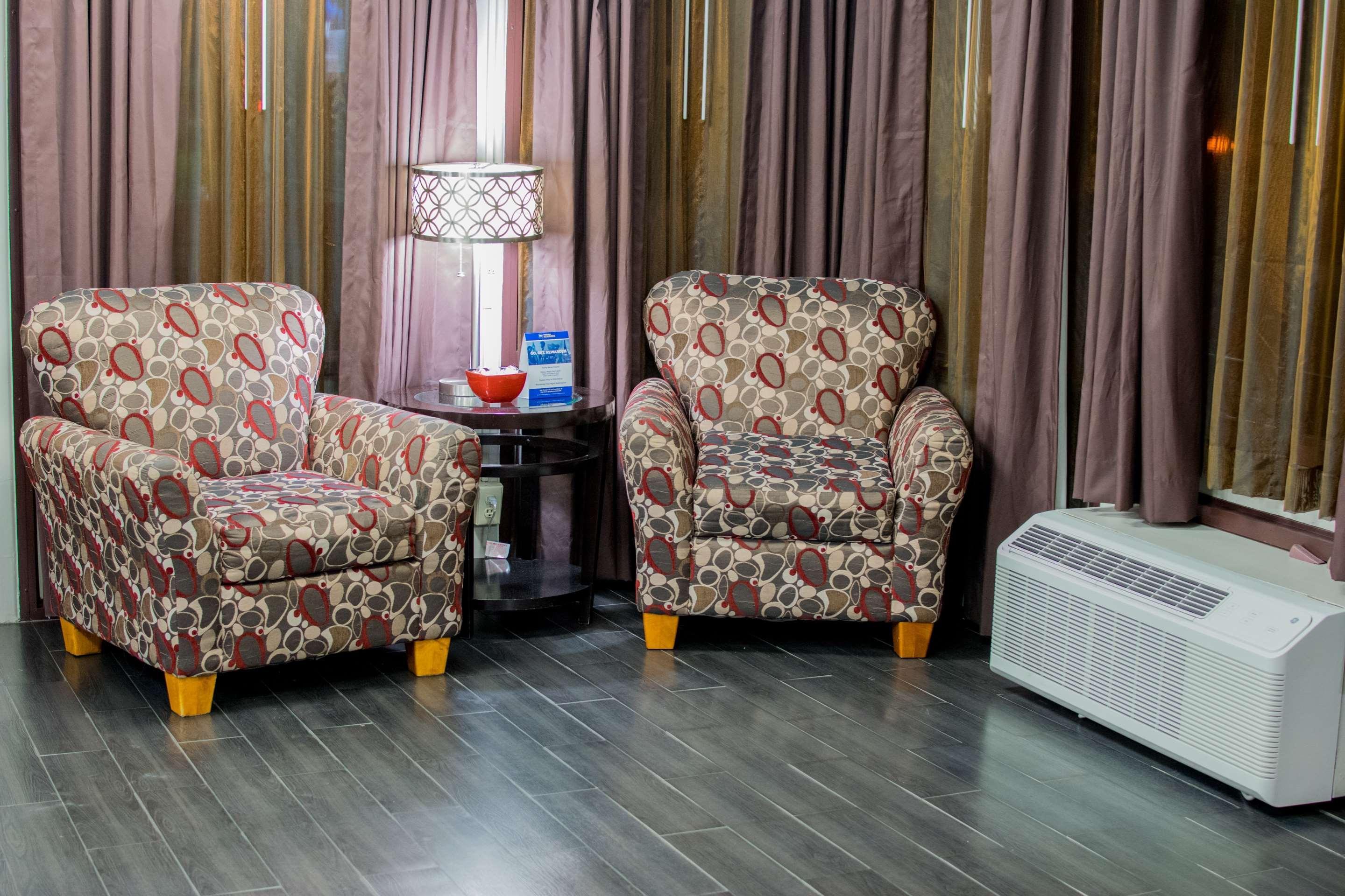 Best Western Coachlight Рола Екстериор снимка