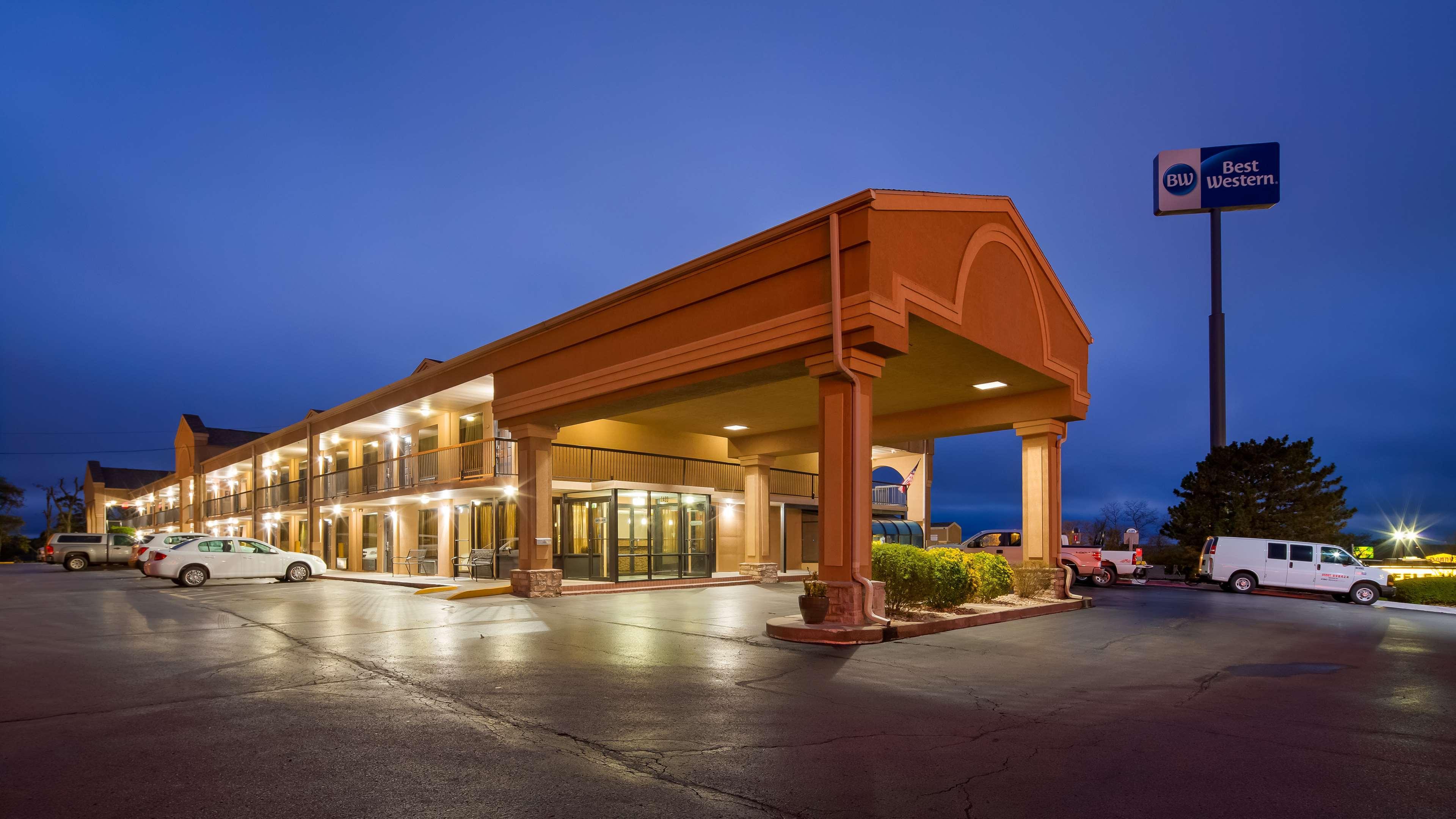 Best Western Coachlight Рола Екстериор снимка