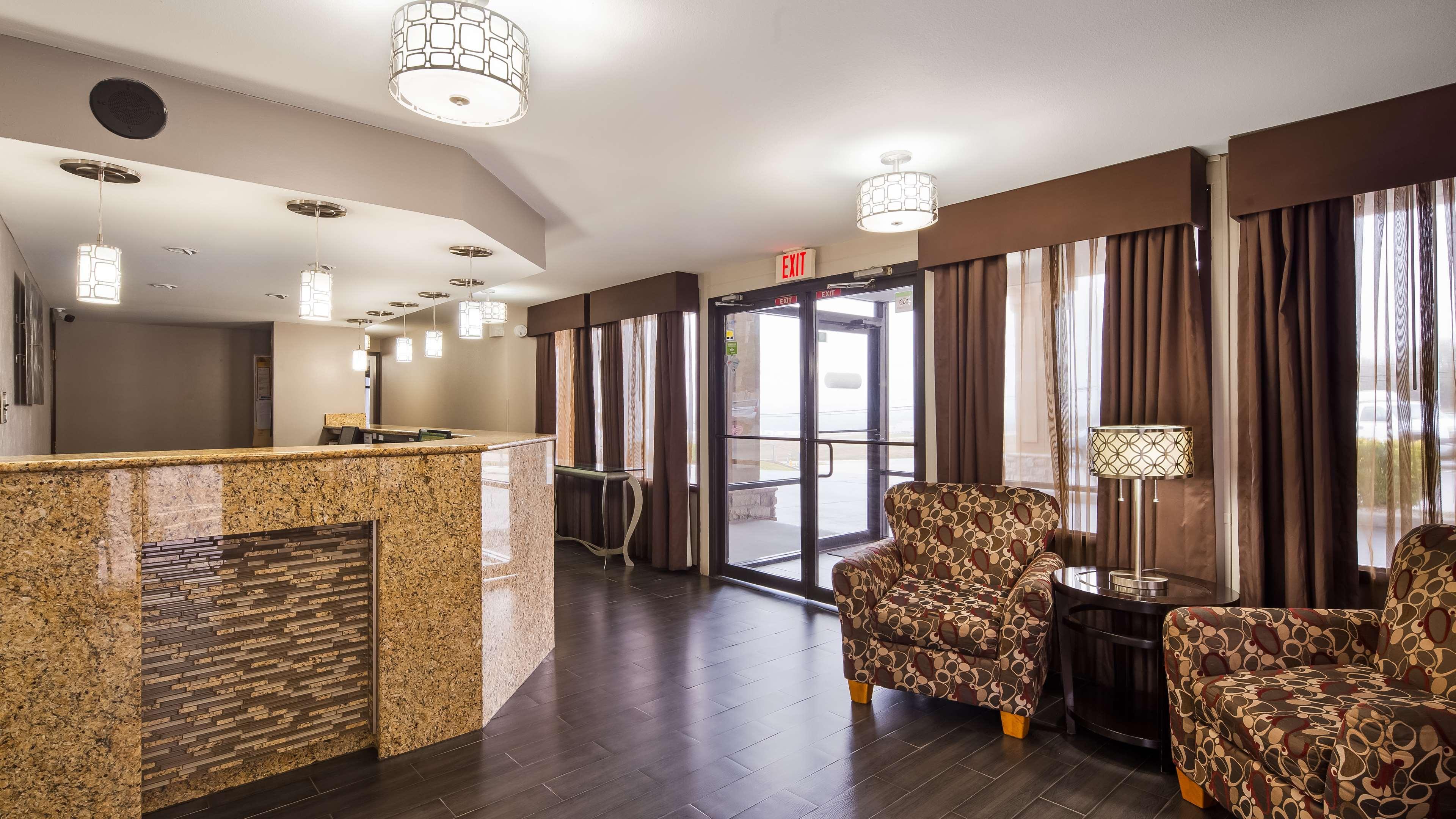 Best Western Coachlight Рола Екстериор снимка