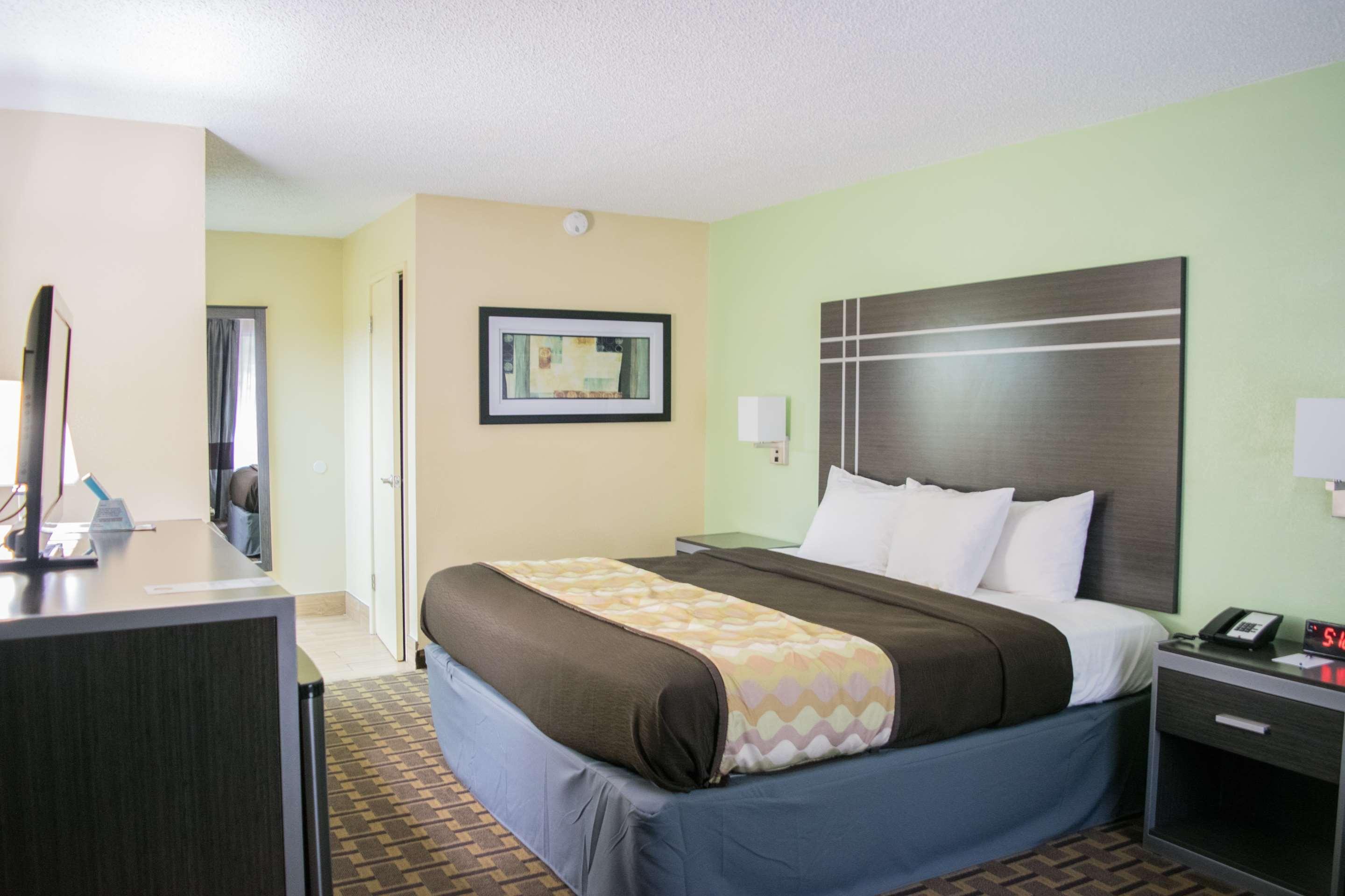 Best Western Coachlight Рола Екстериор снимка