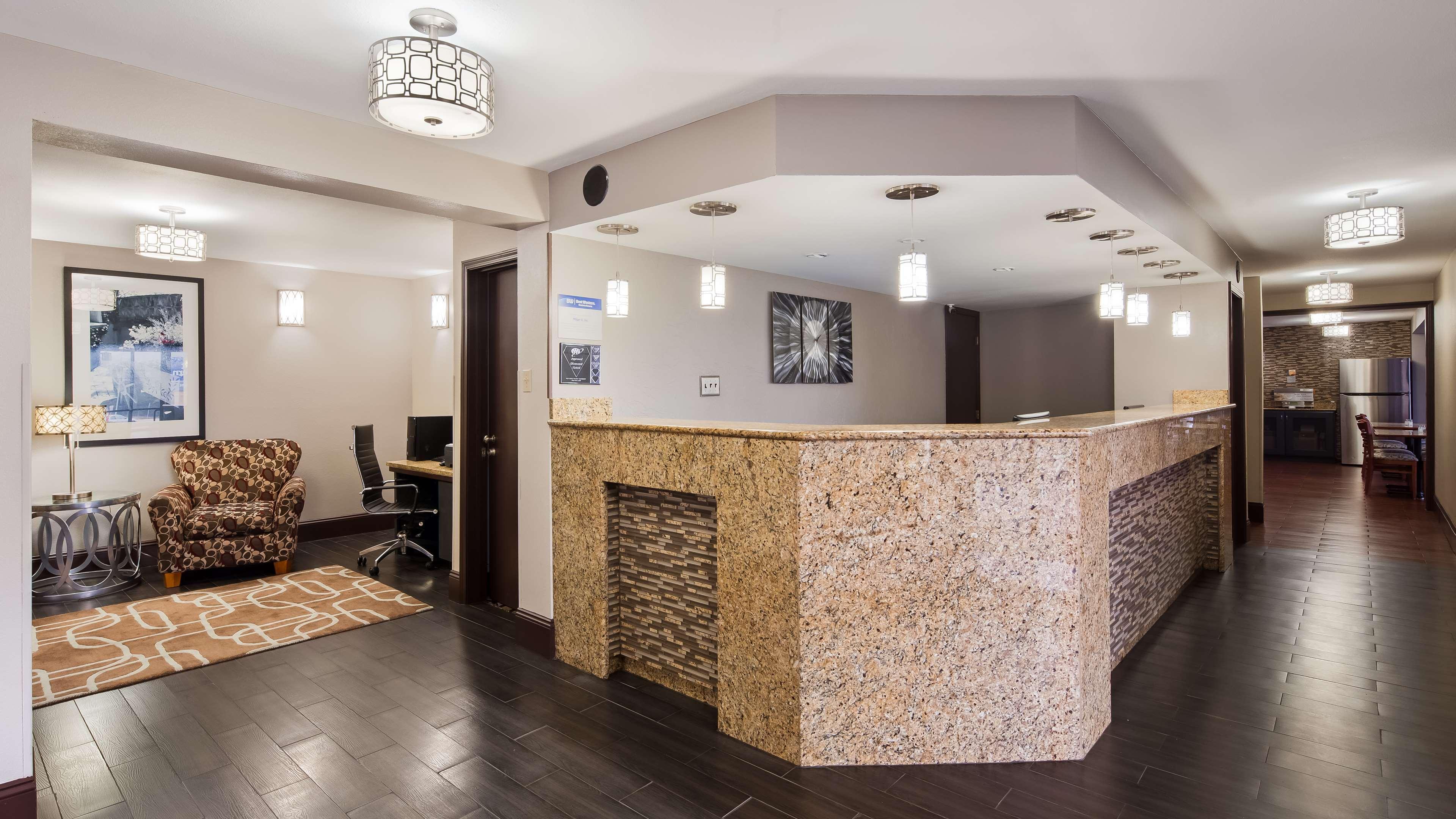 Best Western Coachlight Рола Екстериор снимка