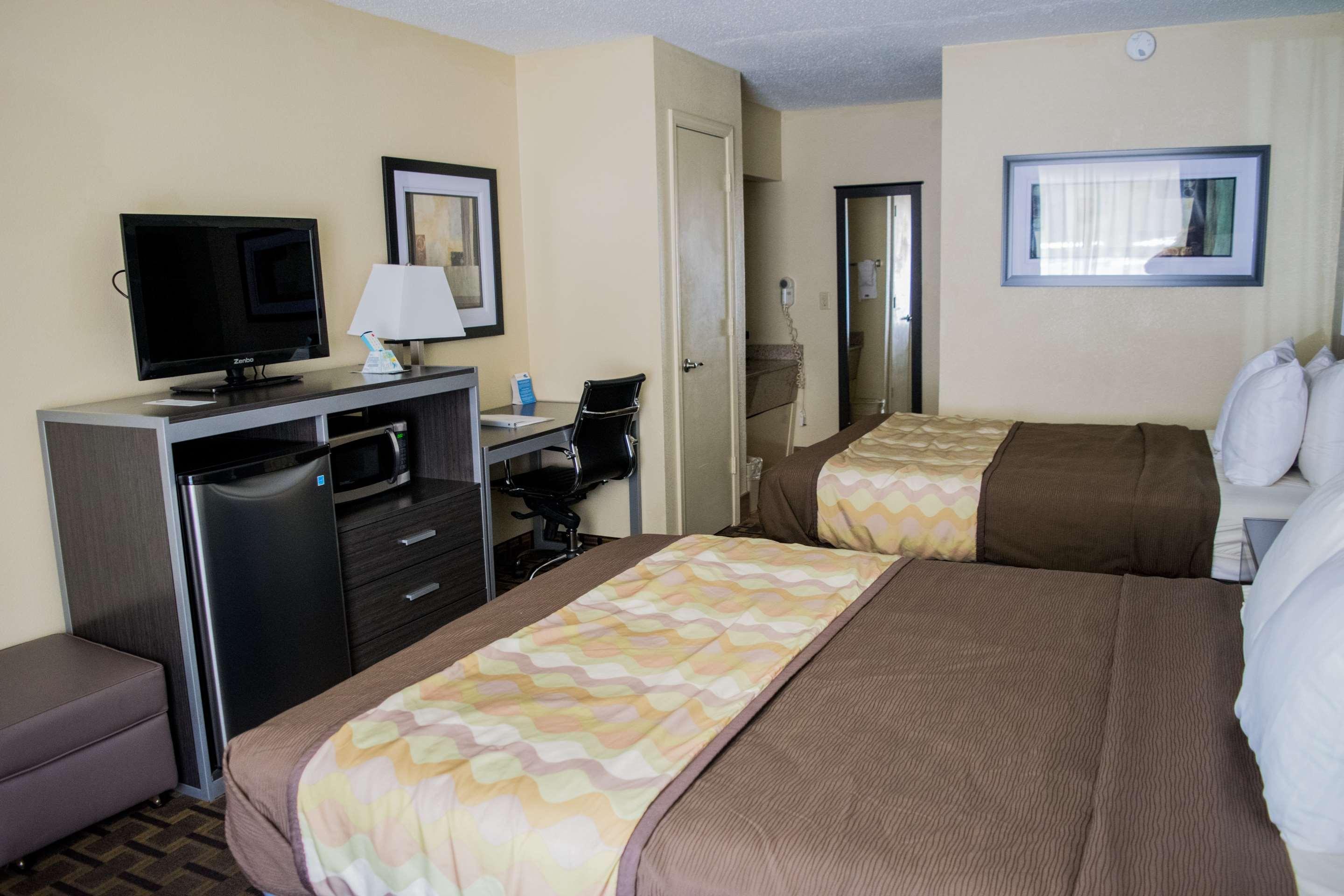 Best Western Coachlight Рола Екстериор снимка