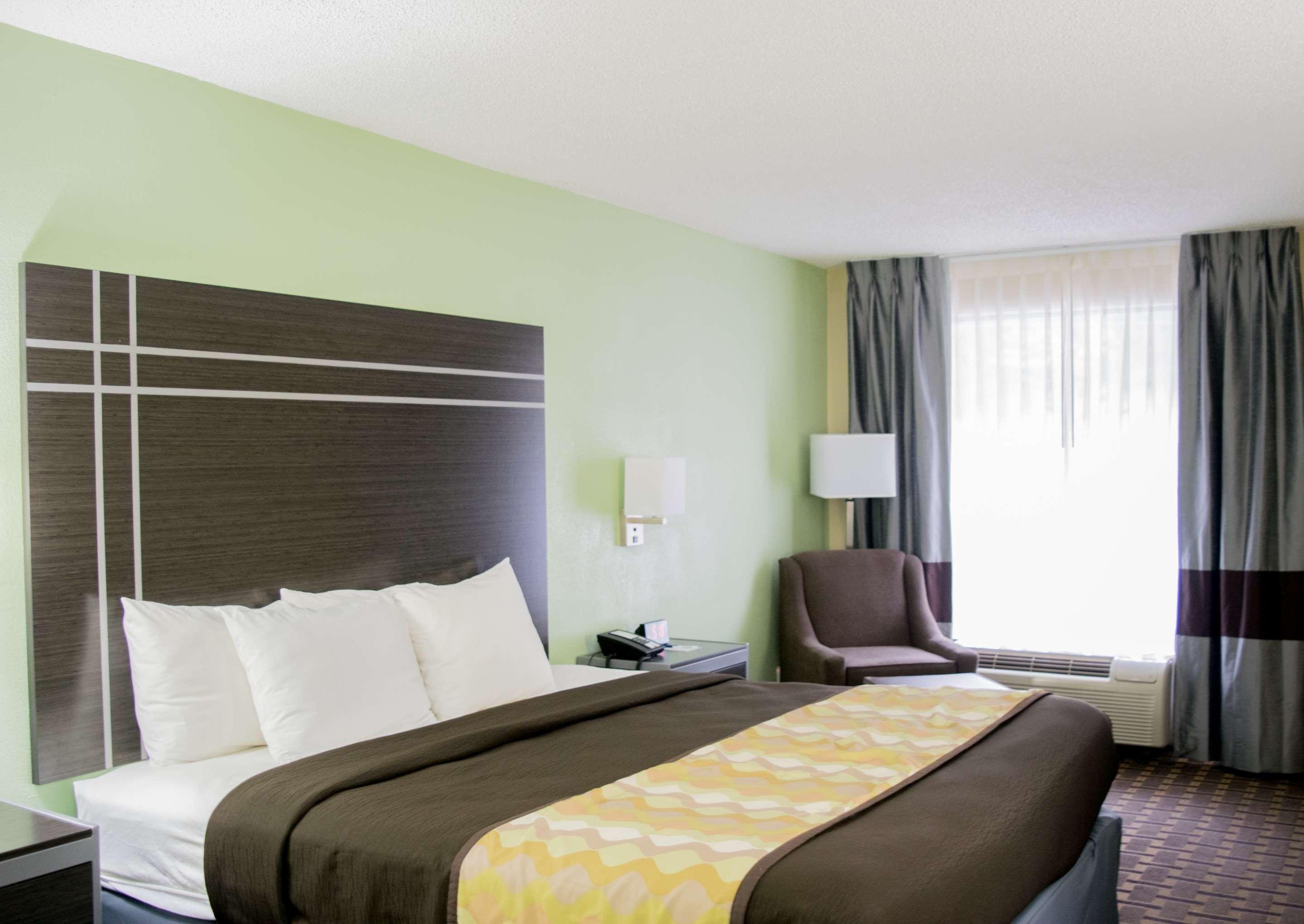 Best Western Coachlight Рола Екстериор снимка