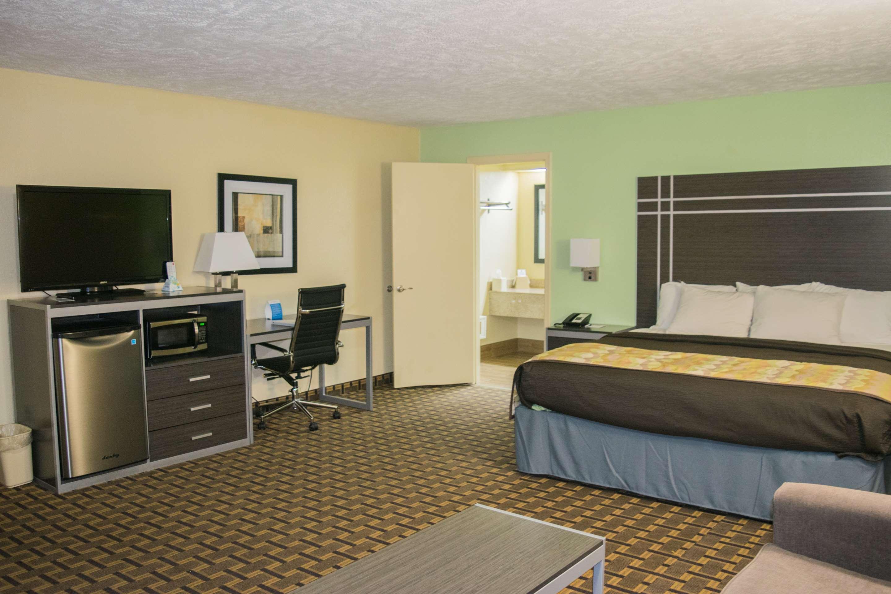 Best Western Coachlight Рола Екстериор снимка
