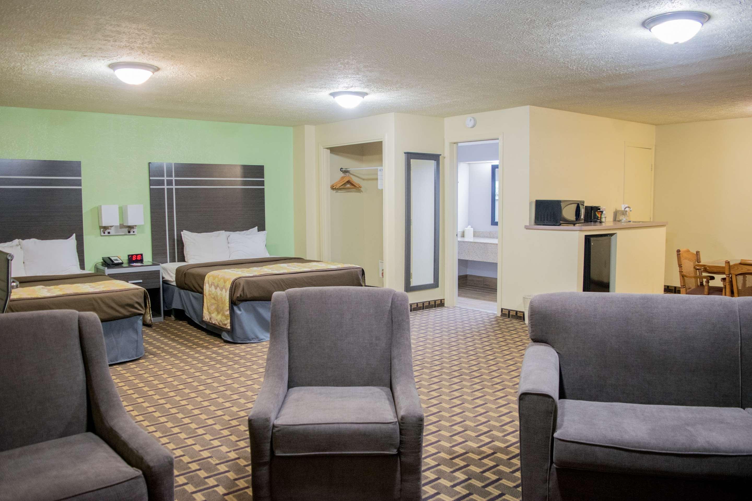 Best Western Coachlight Рола Екстериор снимка