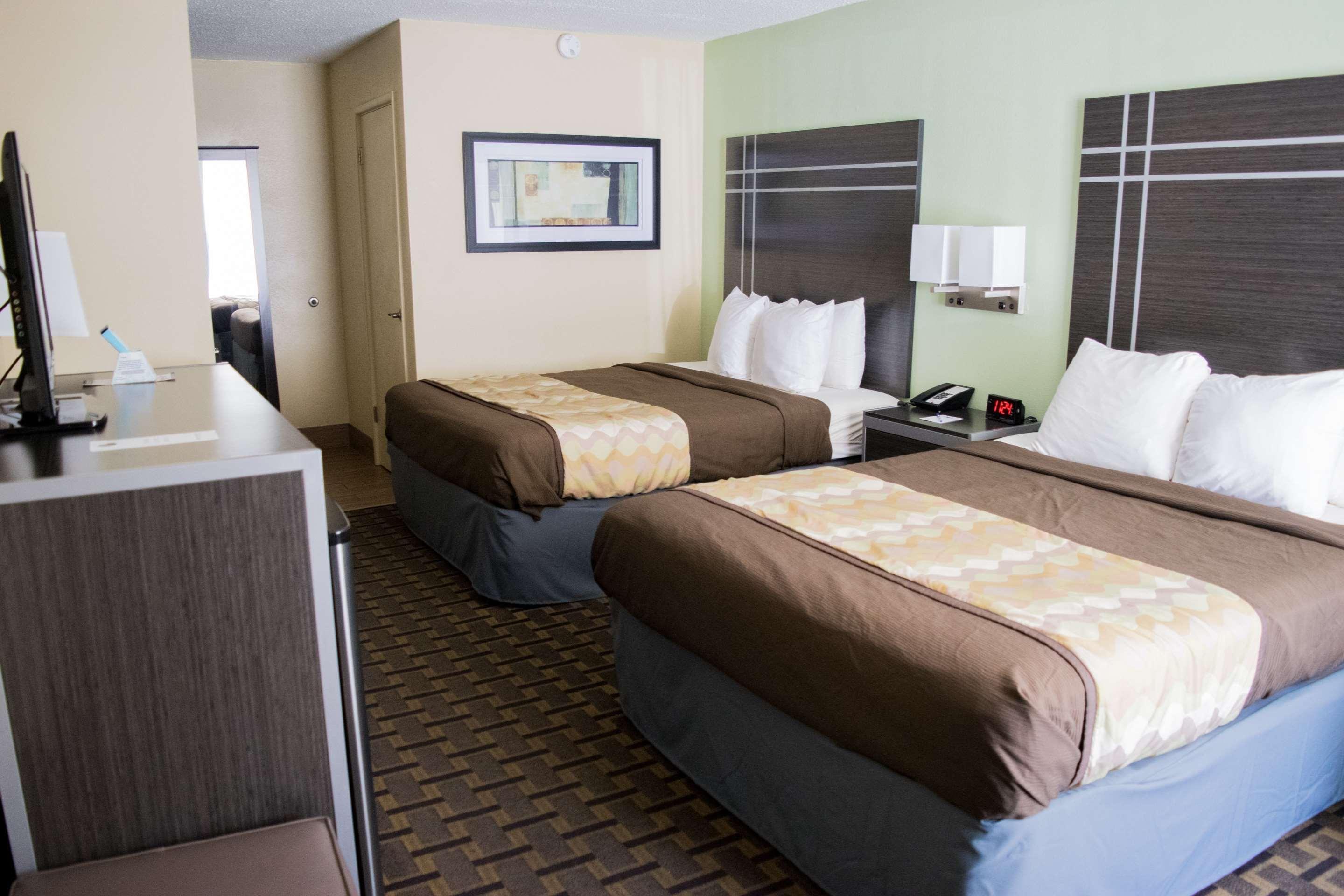 Best Western Coachlight Рола Екстериор снимка