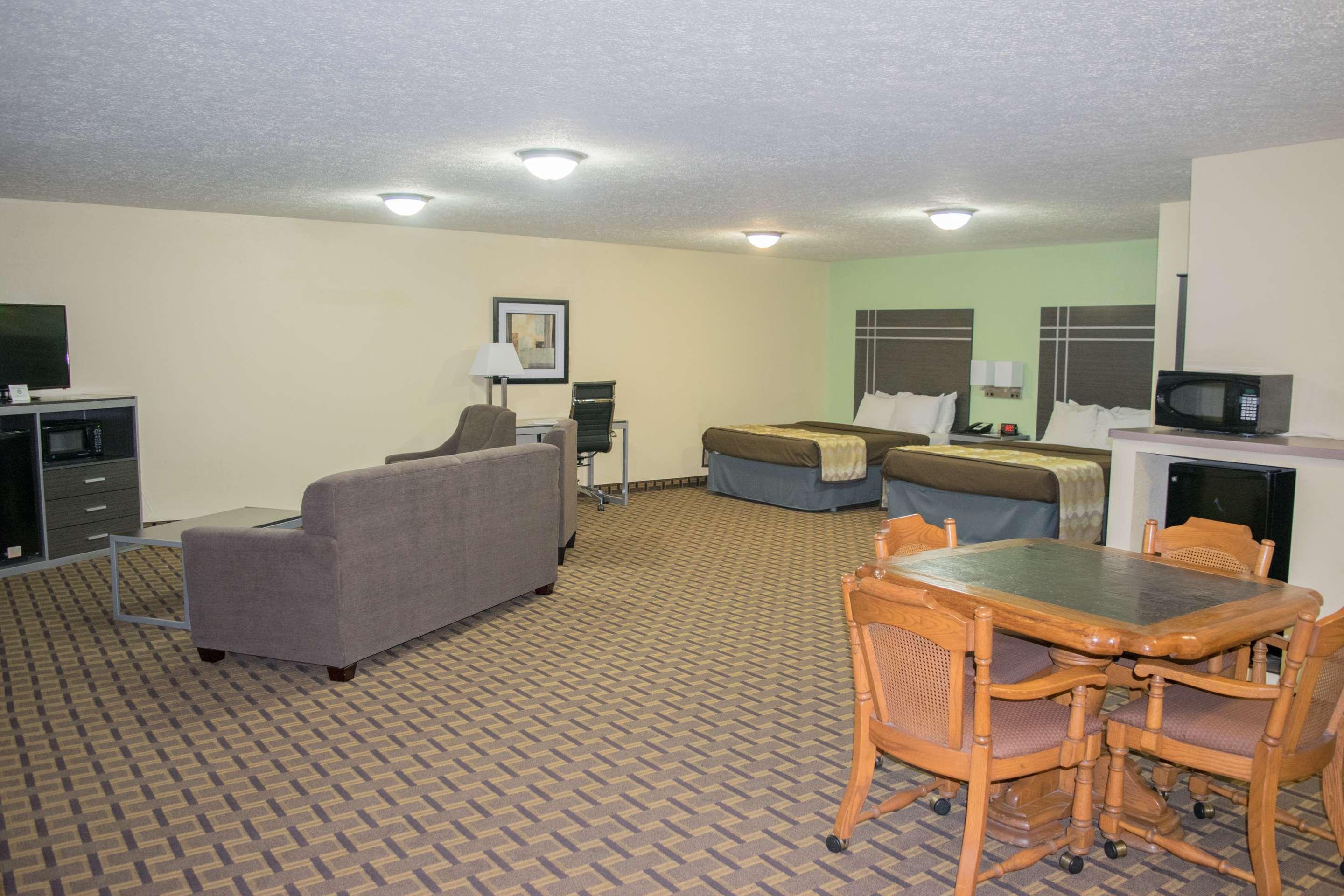 Best Western Coachlight Рола Екстериор снимка