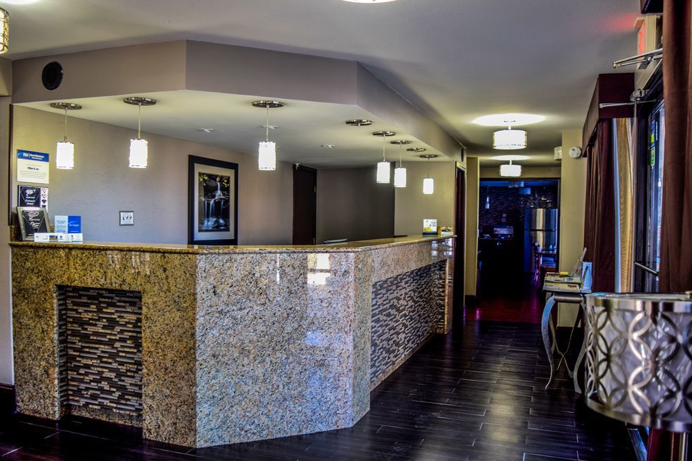Best Western Coachlight Рола Екстериор снимка