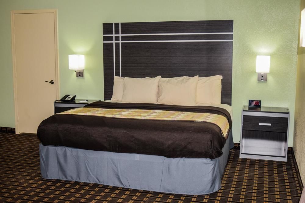 Best Western Coachlight Рола Екстериор снимка