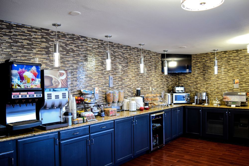 Best Western Coachlight Рола Екстериор снимка
