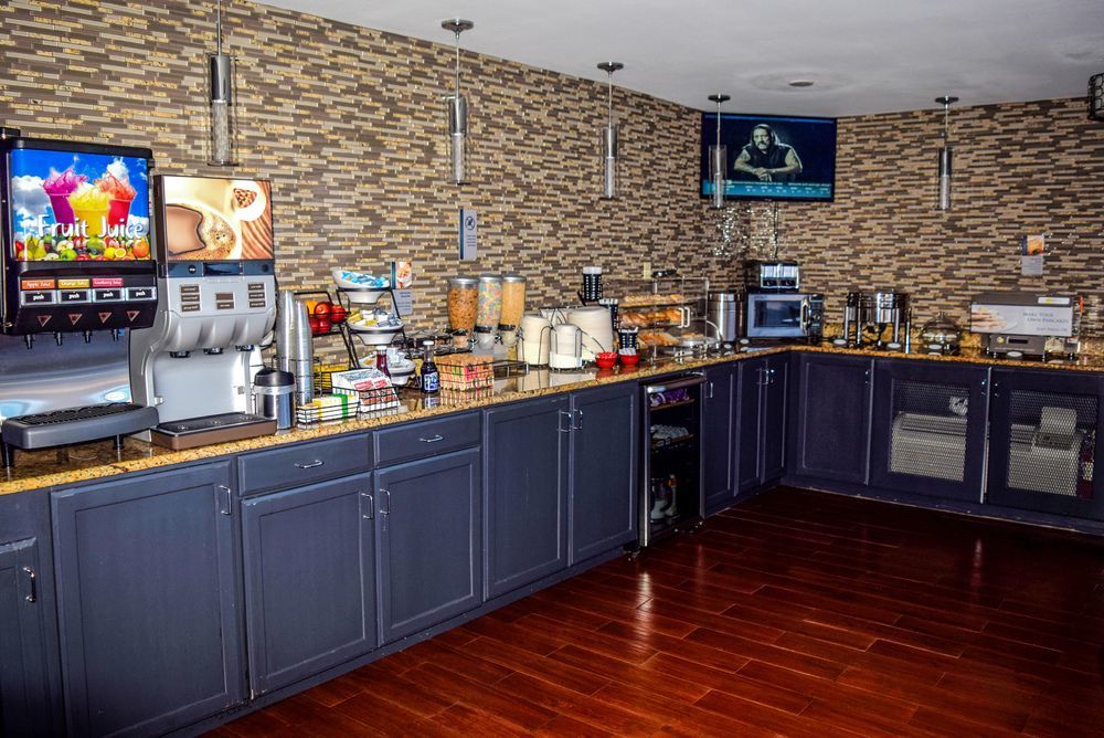 Best Western Coachlight Рола Екстериор снимка