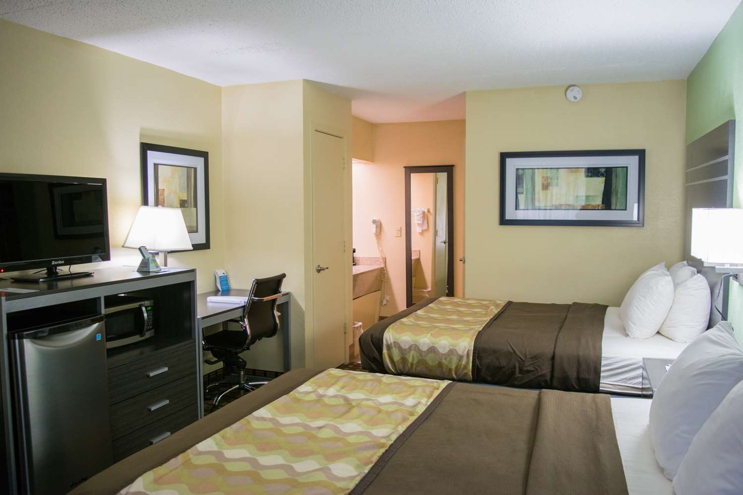 Best Western Coachlight Рола Екстериор снимка