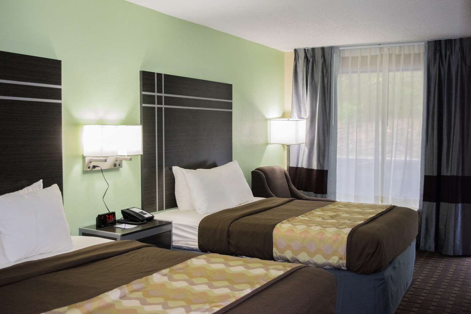 Best Western Coachlight Рола Екстериор снимка