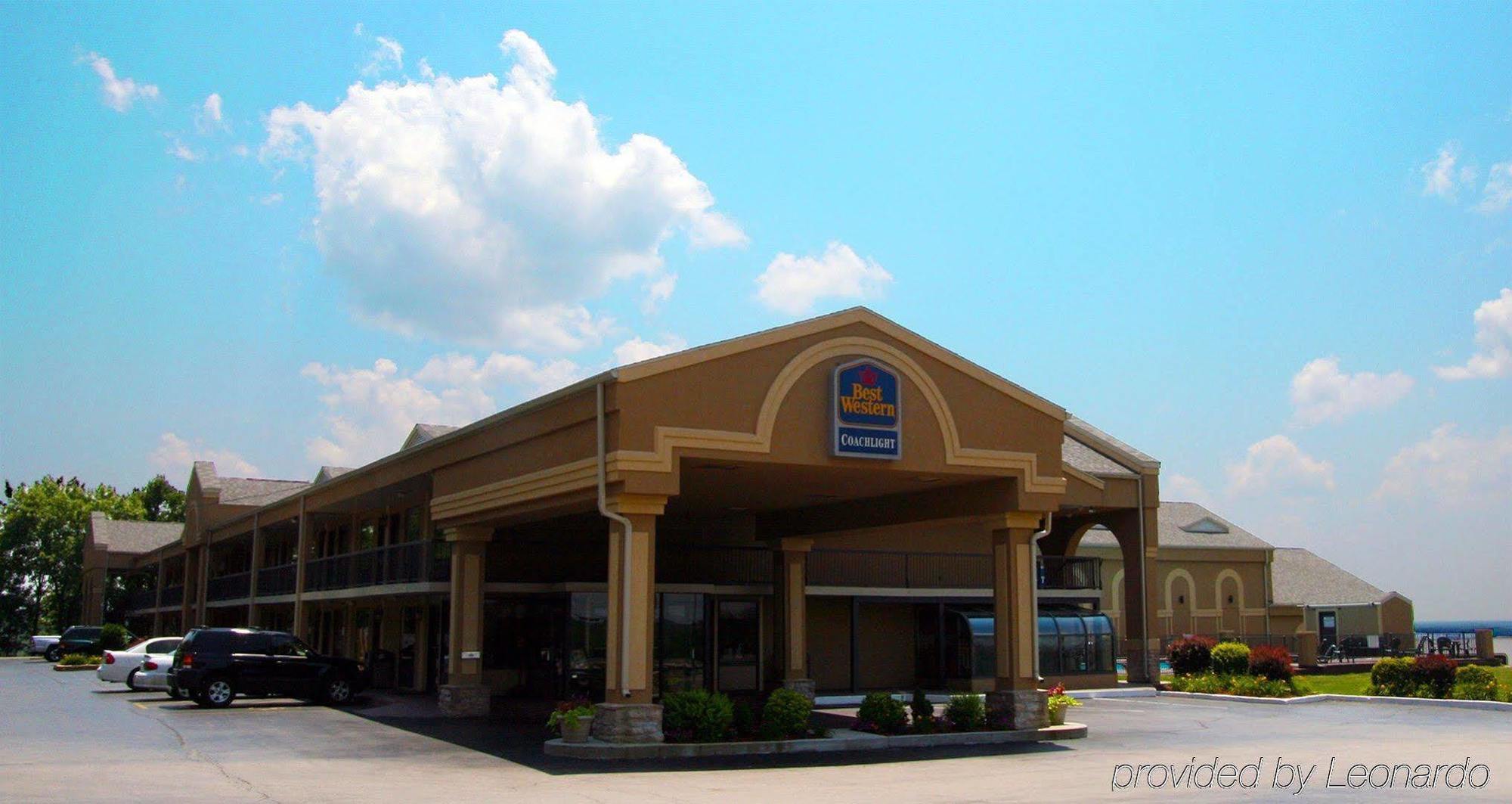 Best Western Coachlight Рола Екстериор снимка