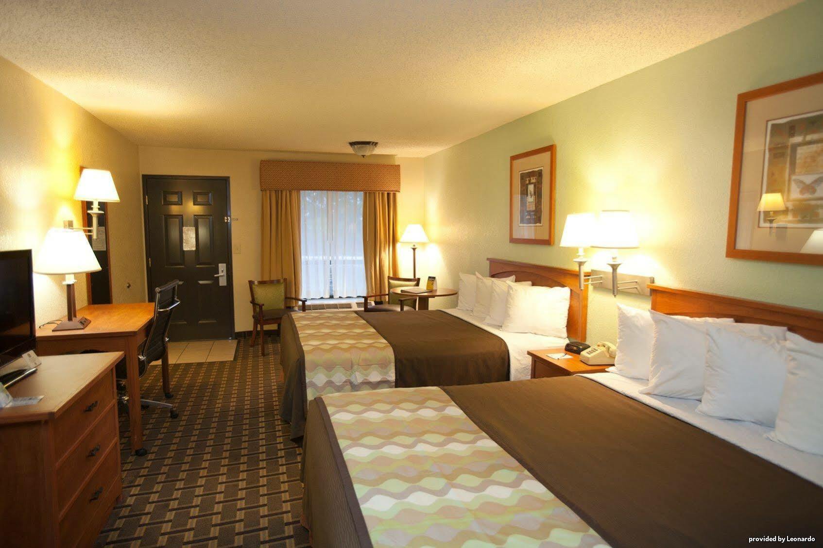 Best Western Coachlight Рола Екстериор снимка